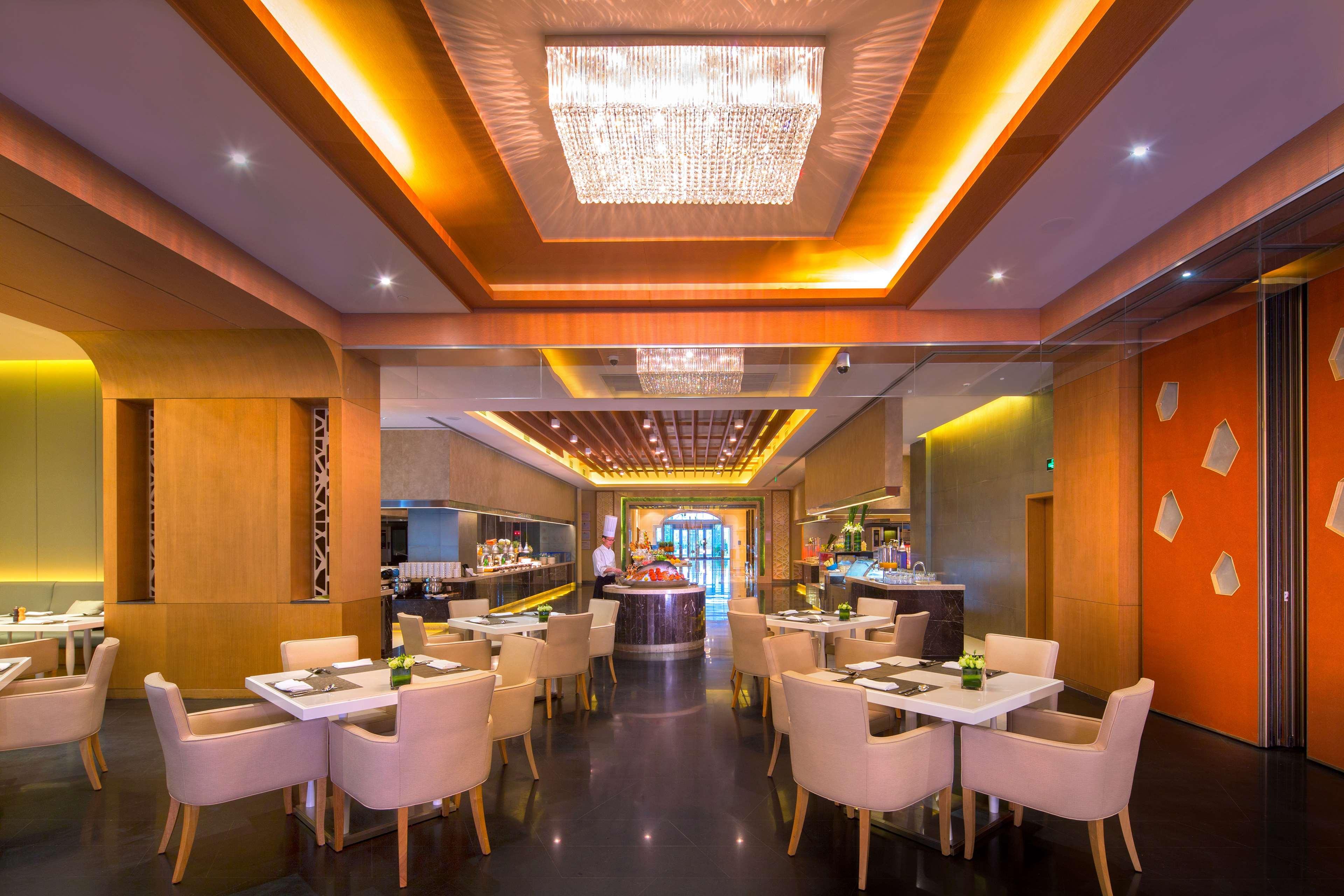 Отель Doubletree By Hilton Ningbo - Chunxiao Экстерьер фото