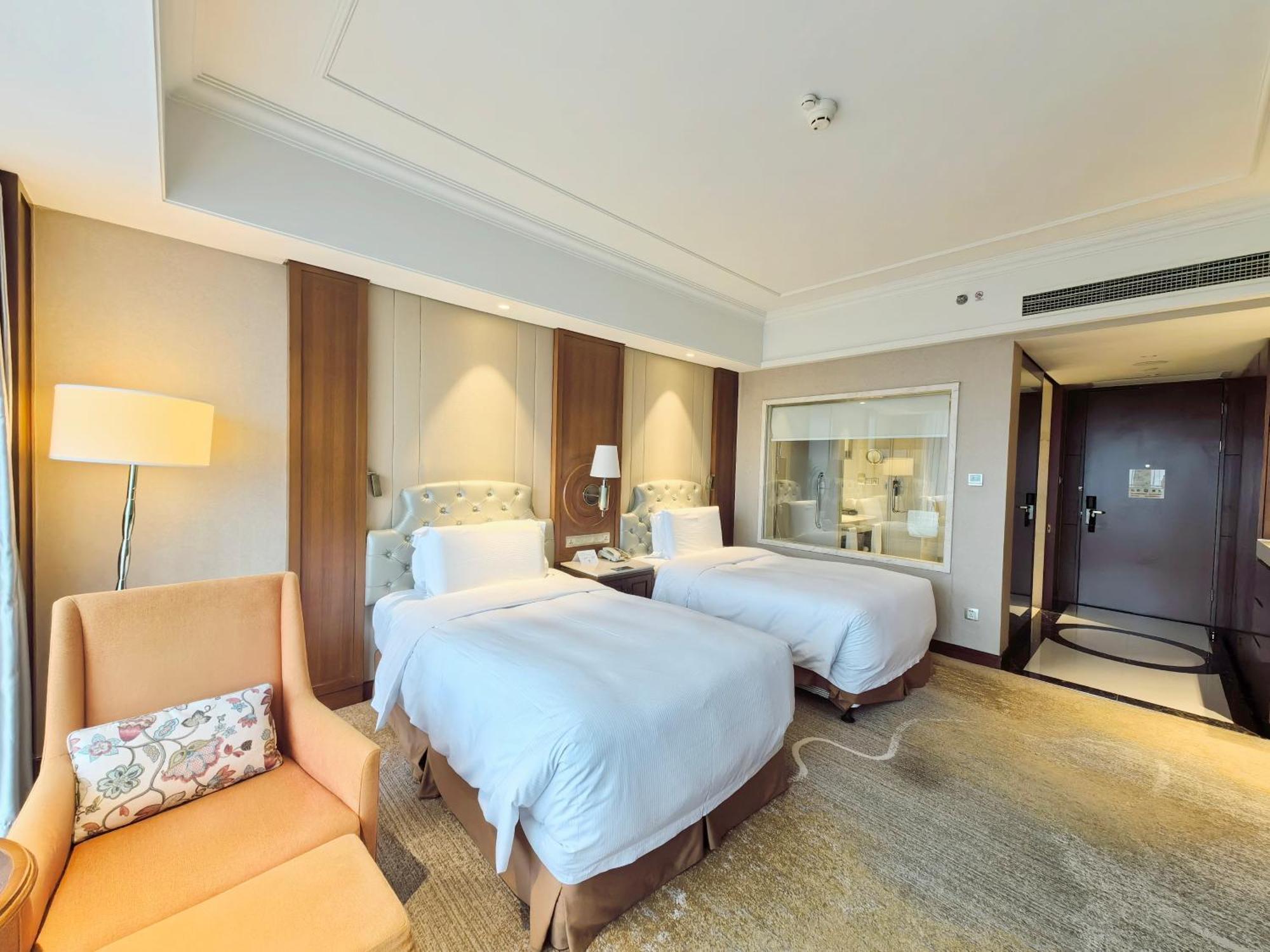 Отель Doubletree By Hilton Ningbo - Chunxiao Экстерьер фото
