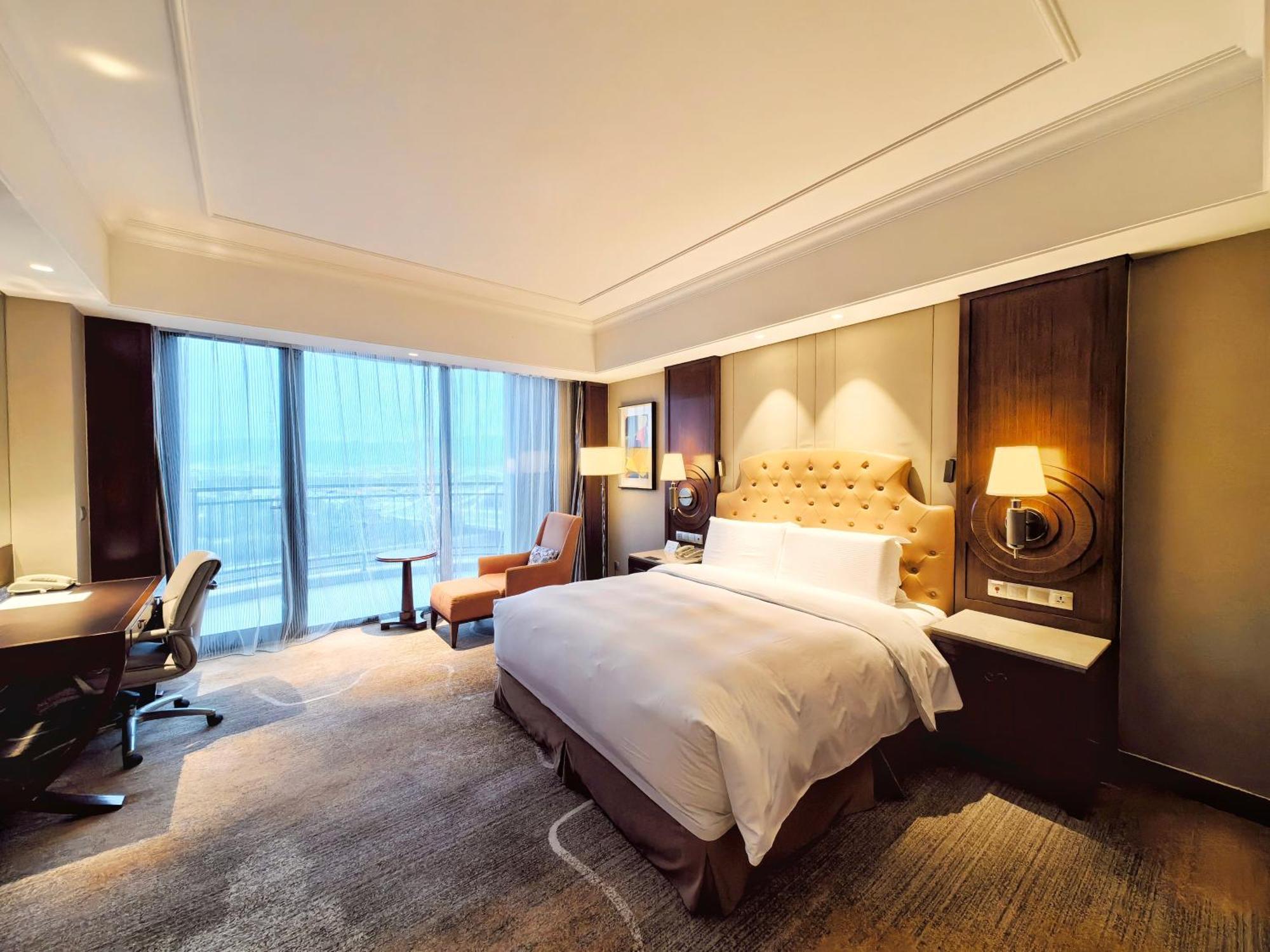 Отель Doubletree By Hilton Ningbo - Chunxiao Экстерьер фото