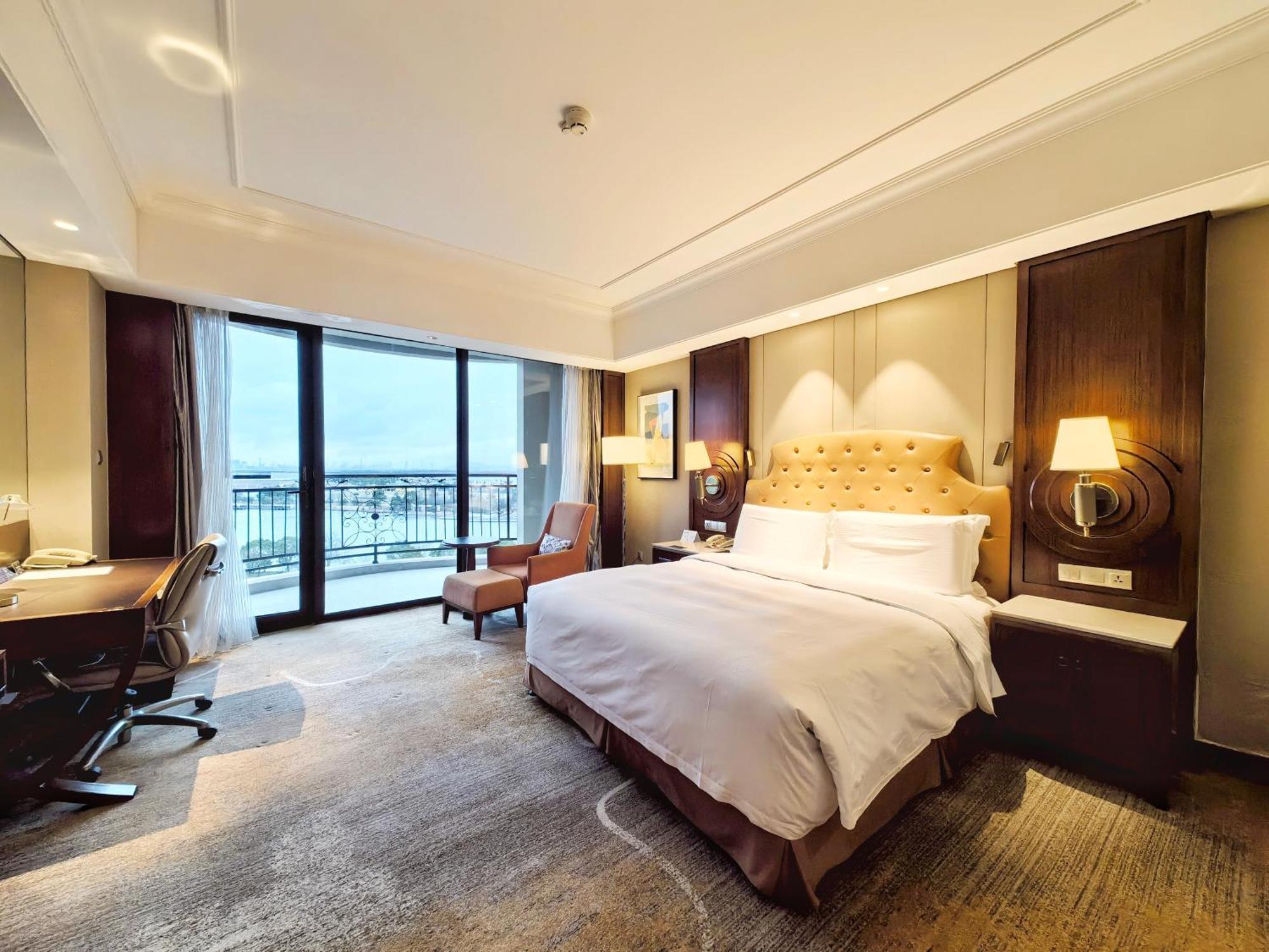 Отель Doubletree By Hilton Ningbo - Chunxiao Экстерьер фото