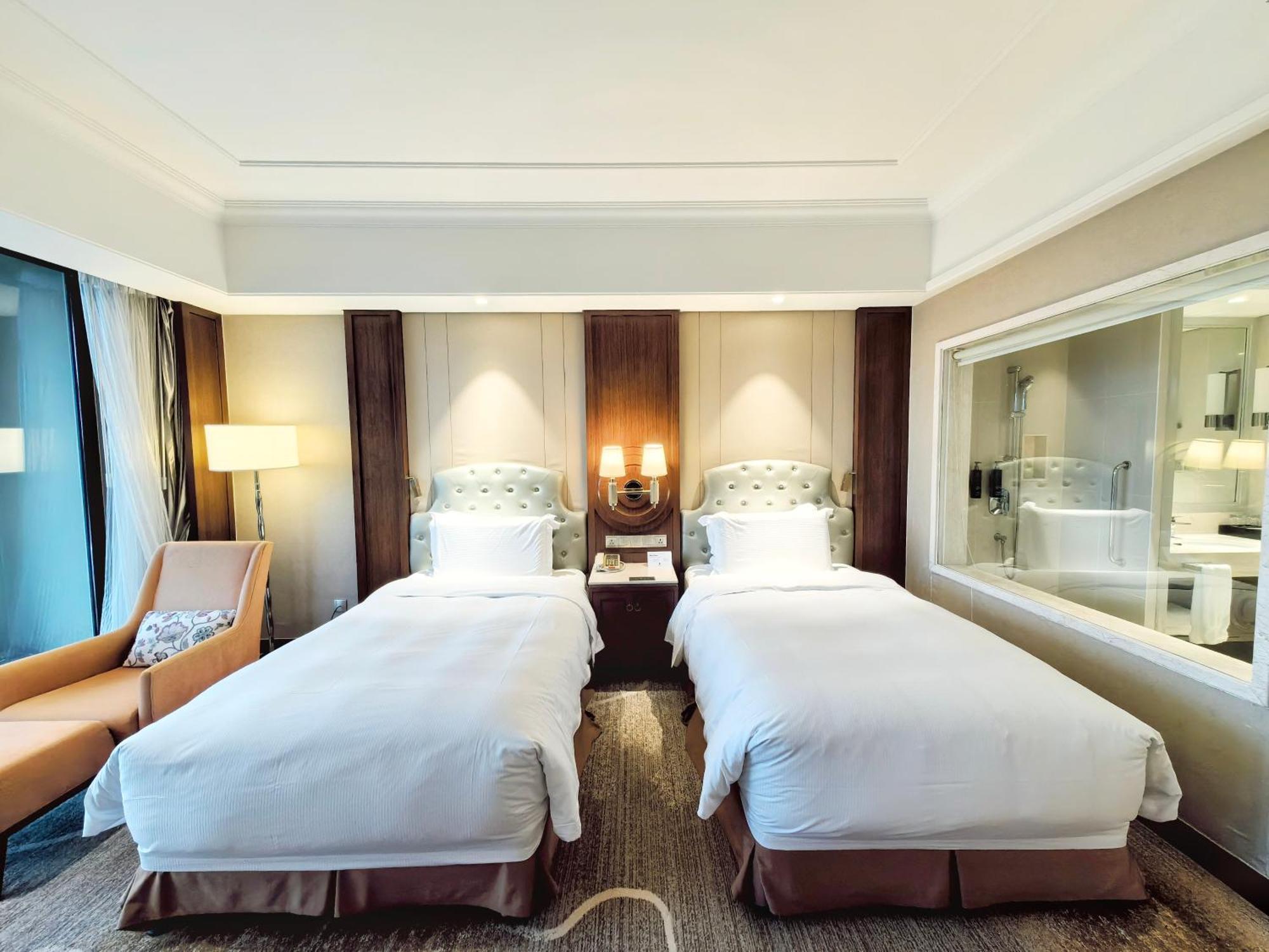 Отель Doubletree By Hilton Ningbo - Chunxiao Экстерьер фото