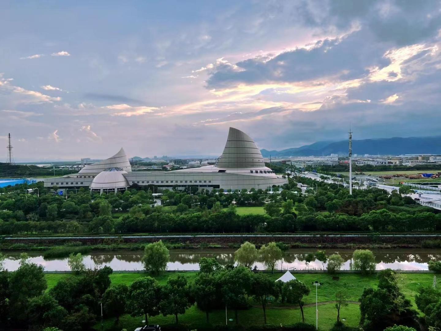 Отель Doubletree By Hilton Ningbo - Chunxiao Экстерьер фото