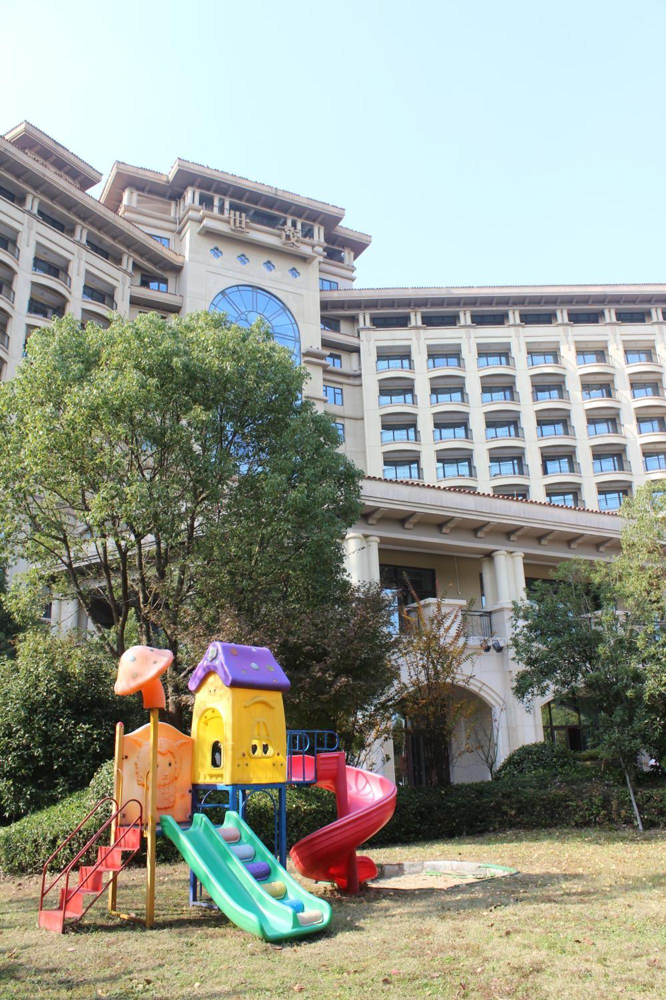 Отель Doubletree By Hilton Ningbo - Chunxiao Экстерьер фото