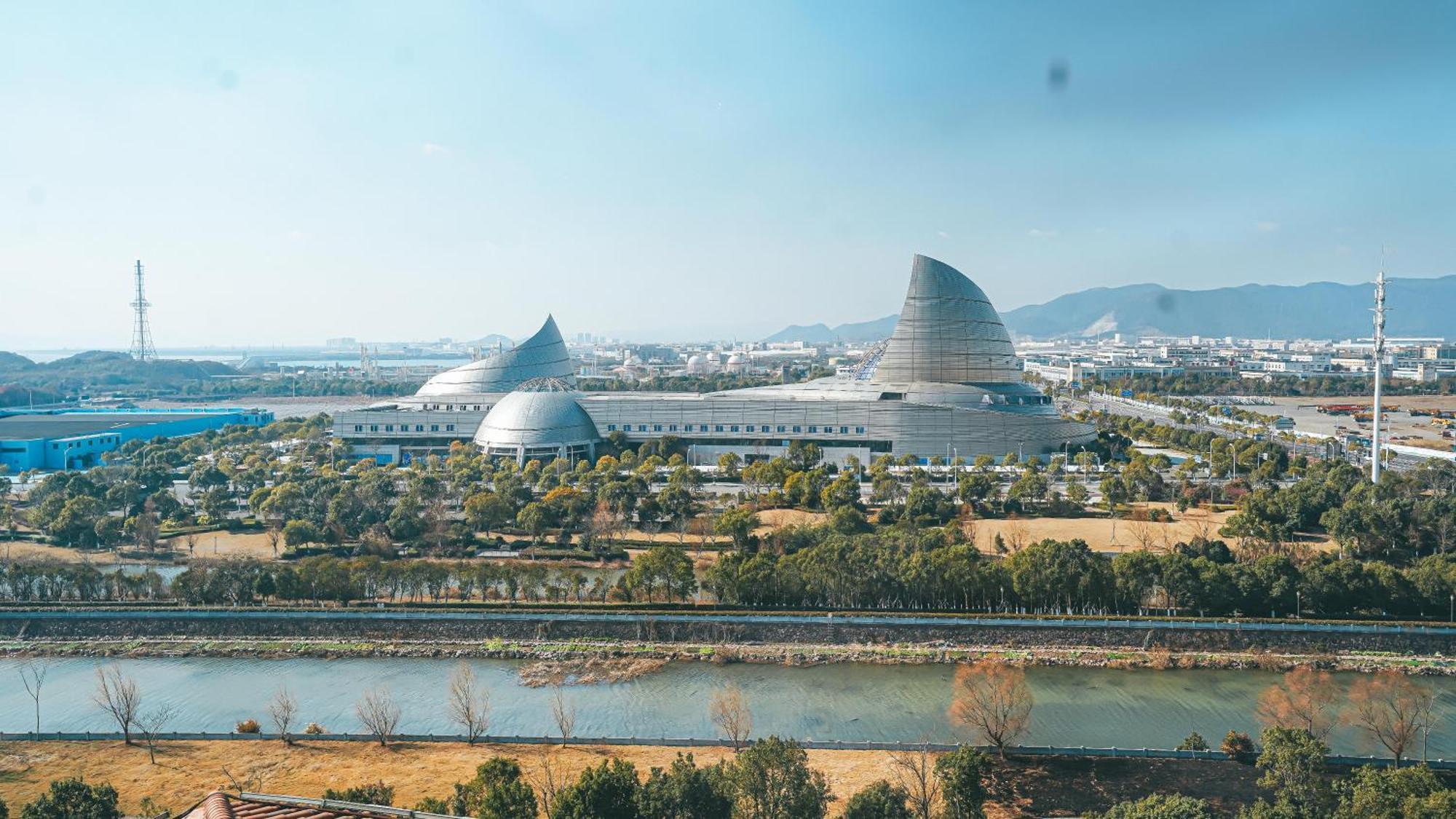 Отель Doubletree By Hilton Ningbo - Chunxiao Экстерьер фото
