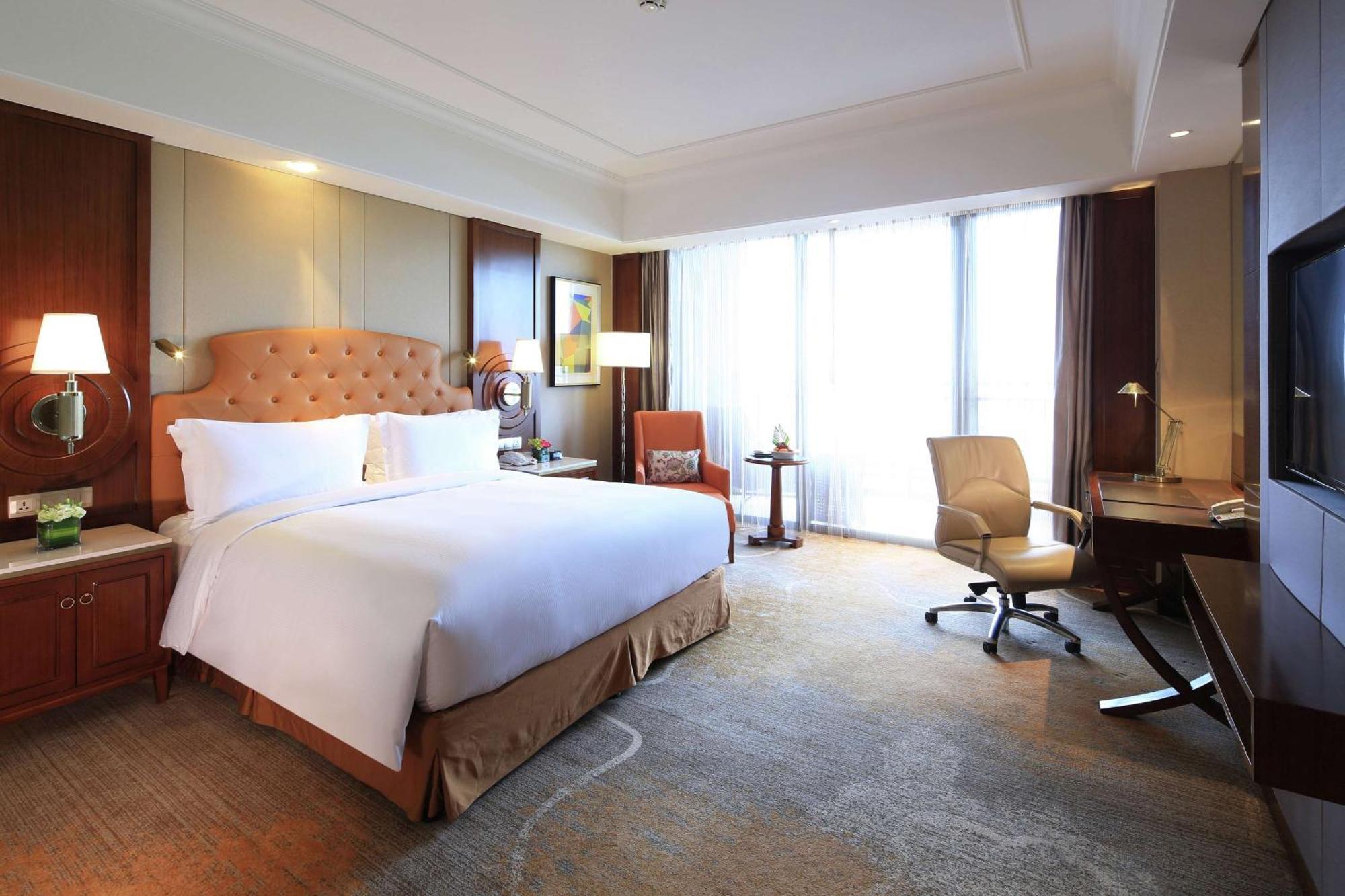 Отель Doubletree By Hilton Ningbo - Chunxiao Экстерьер фото