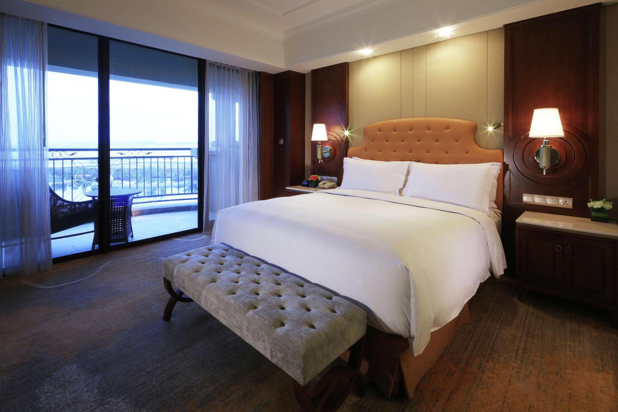 Отель Doubletree By Hilton Ningbo - Chunxiao Экстерьер фото